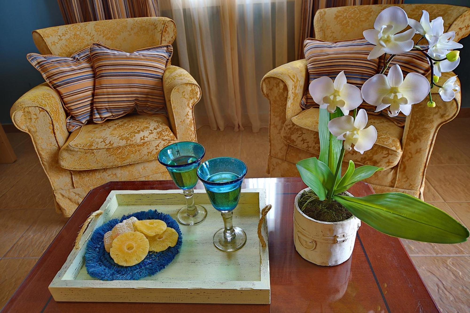 Dolphin Bay Seaside Resort & Suites Галисас Екстериор снимка