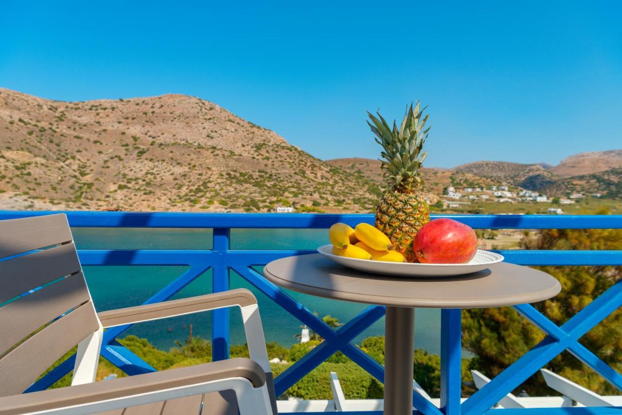 Dolphin Bay Seaside Resort & Suites Галисас Екстериор снимка